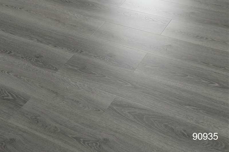 What are the popular colors and designs of China laminate floor?